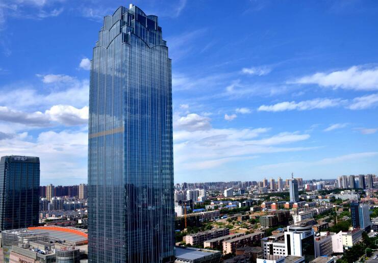 这个城市曾经是河北的省会, 因靠近北京, 现在马上成为北京的副都