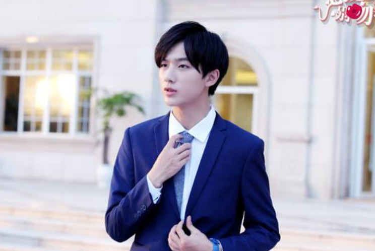 而且他没有任何炒作,微博粉丝却有几百万之多.大家觉得杨桐是变形计