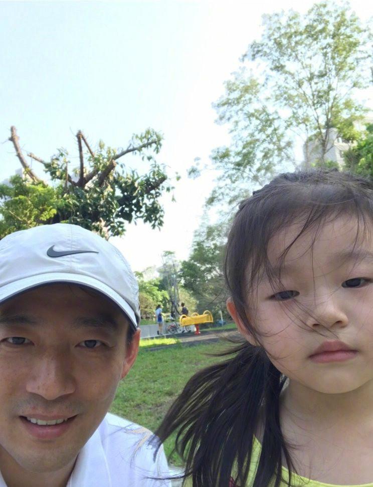 大s儿子女儿都感冒 汪小菲却只因女儿发烧而心碎 弟弟很嫉妒