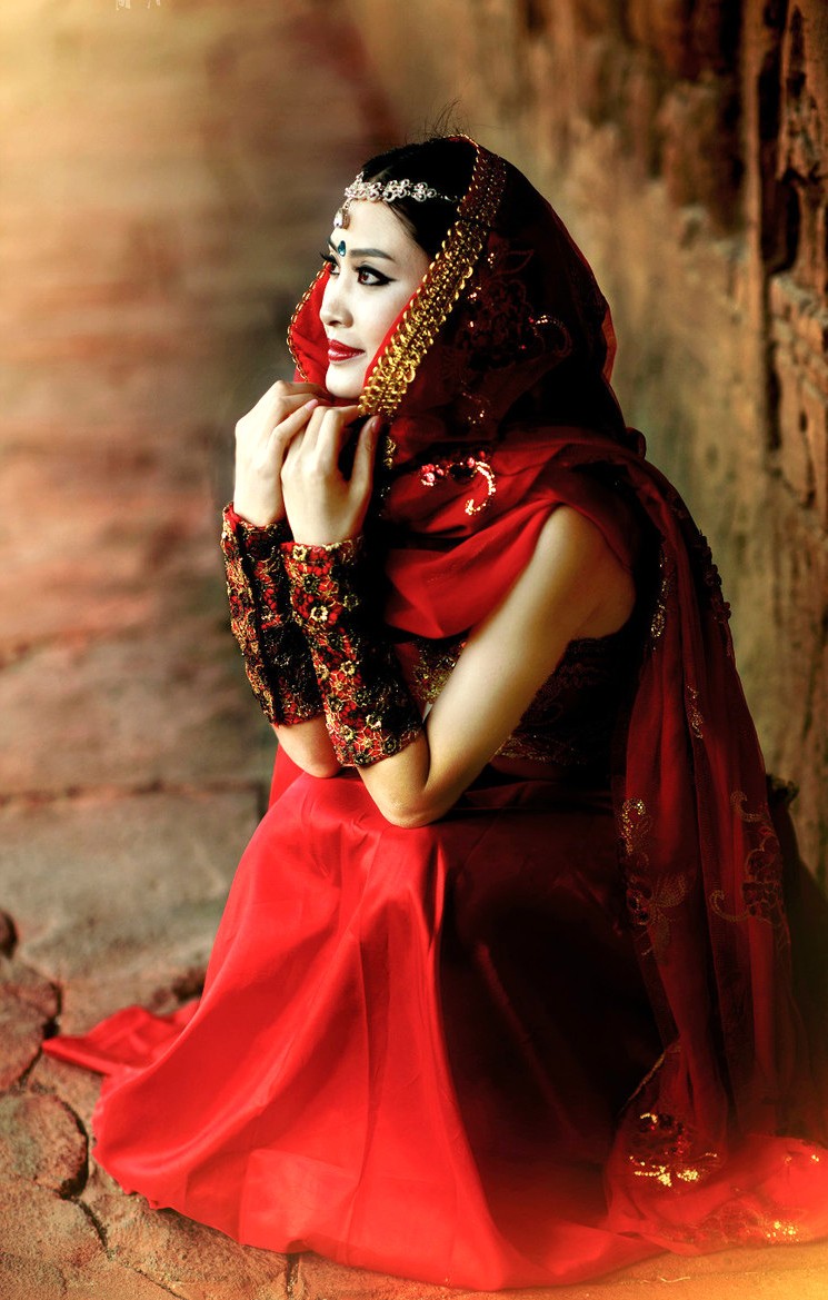 人像摄影(美丽的红韵天竺少女一枚)人像摄影(美丽的红韵天竺少女一枚)