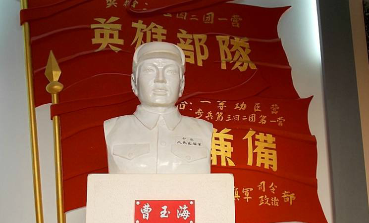 他被称为钢铁营长,曾苦战7天,打退敌人70几次进攻