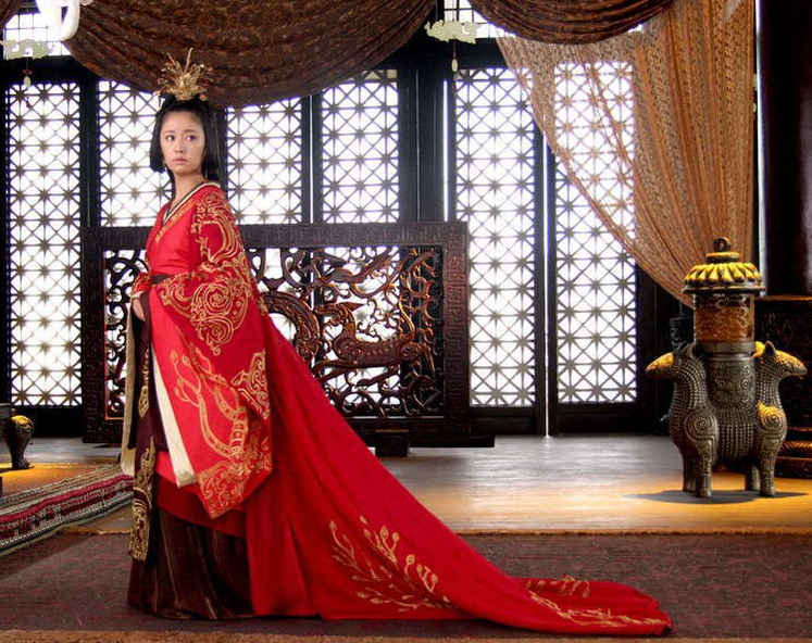 朝廷将宫女赐给诸侯王,一妃子阴差阳错去了此地,竟逆袭成皇后