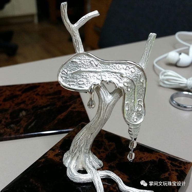 如何将达利画中那只被熔化的时钟变为现实?大神是这样作的……
