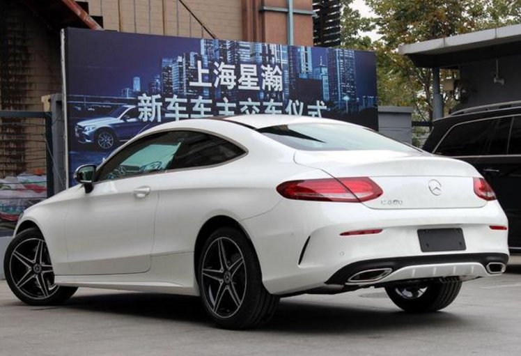 把妹王改款了奔驰新c级双门轿跑车路试车谍照曝光