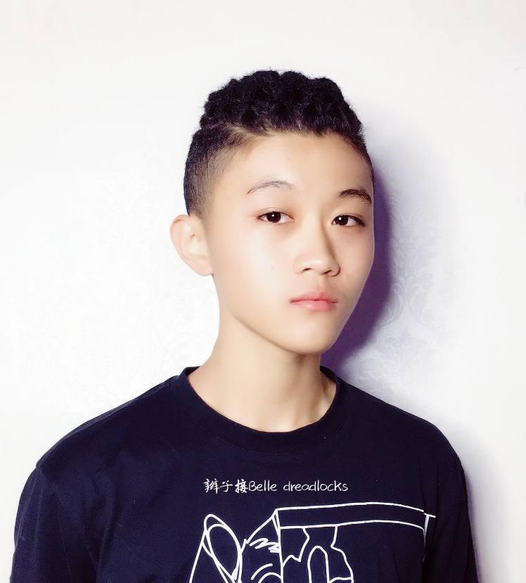 这是最雅痞的男士发型--脏辫