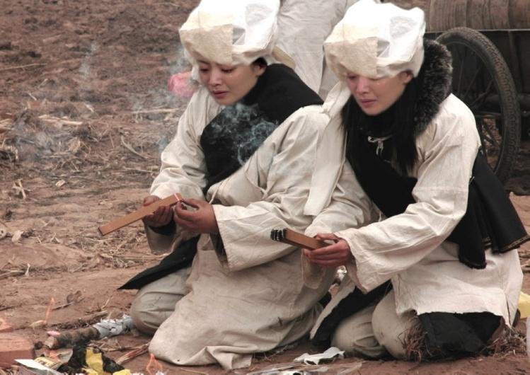 农村丧事:长子“打幡、摔盆”,到底打什么,摔什么?|长子|农村|打幡_新浪新闻