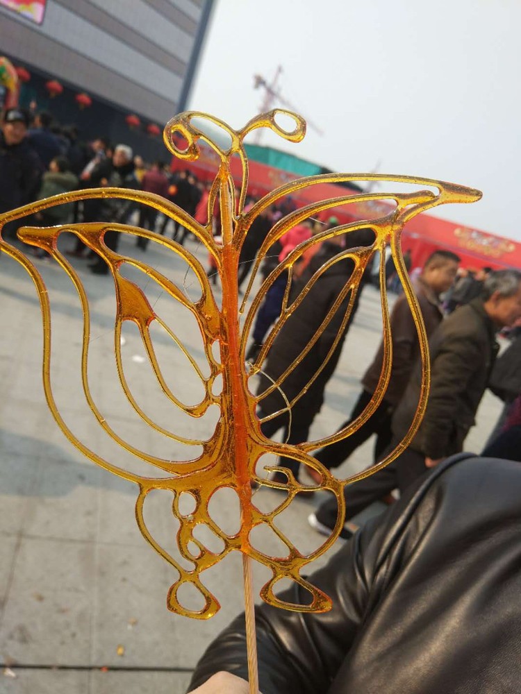 画的糖人蝴蝶很漂亮!龙凤花鸟字铝编葫芦烙画