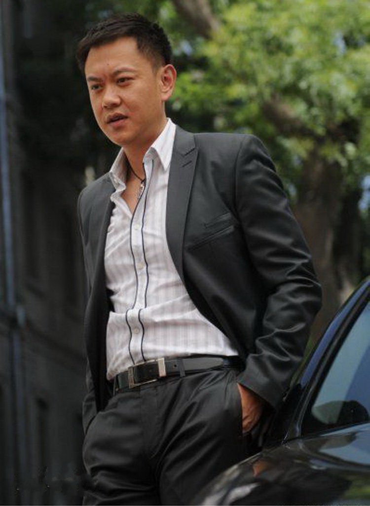 20年前因无戏拍转行经商成亿万富翁,如今被名导发掘走红成赢家|冯嘉怡