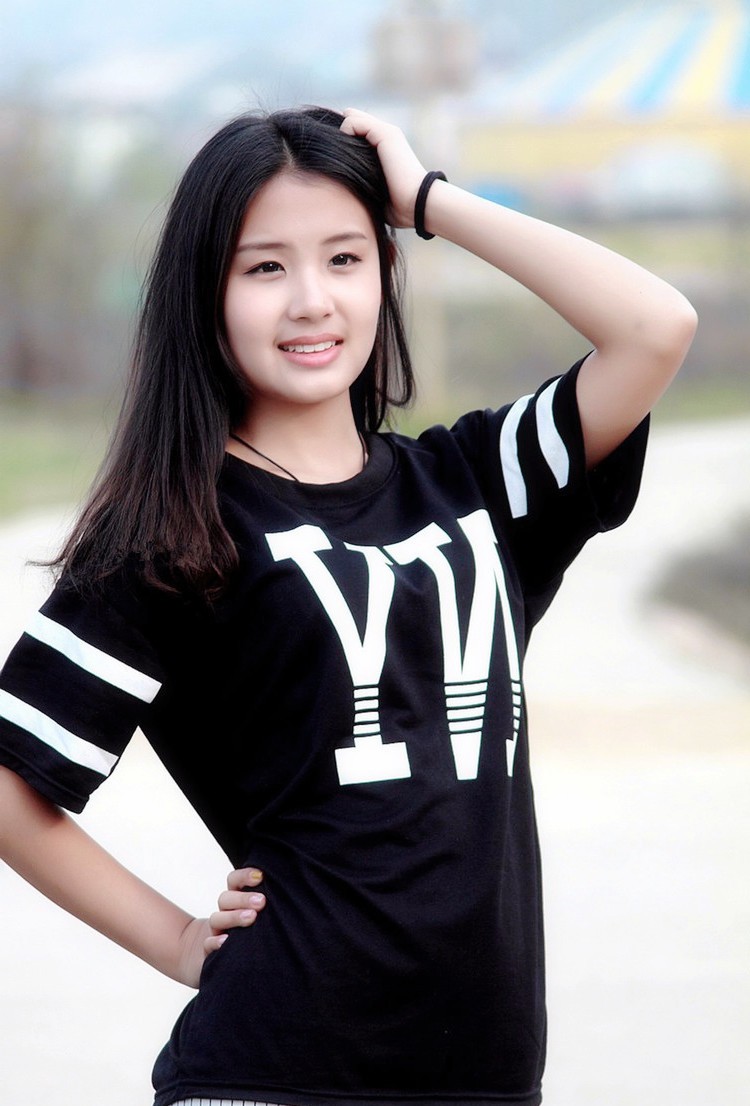 2/ 6人像摄影(成熟美丽的女人们)1/ 6人像摄影(成熟美丽的女人们)