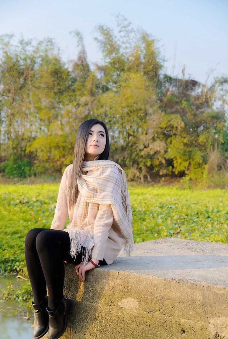 1/ 8人像摄影(户外里阳光下的美丽姑娘)2/ 8人像摄影(户外里阳光下的