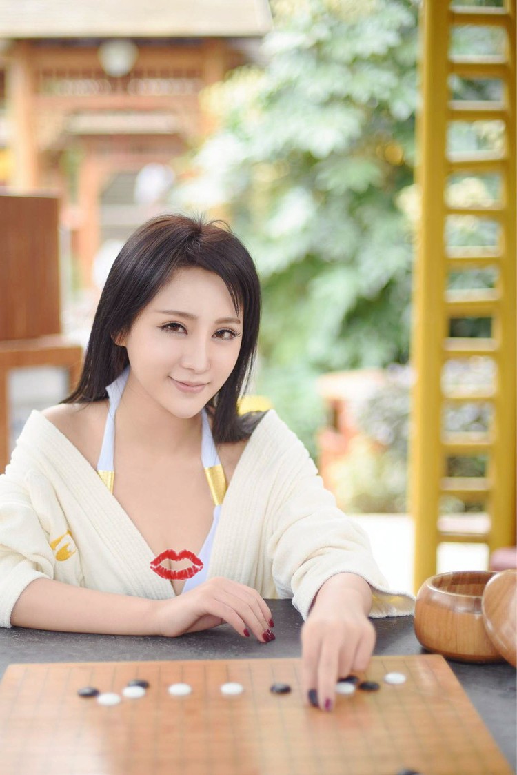 一个有着高贵气质的成熟大美女!