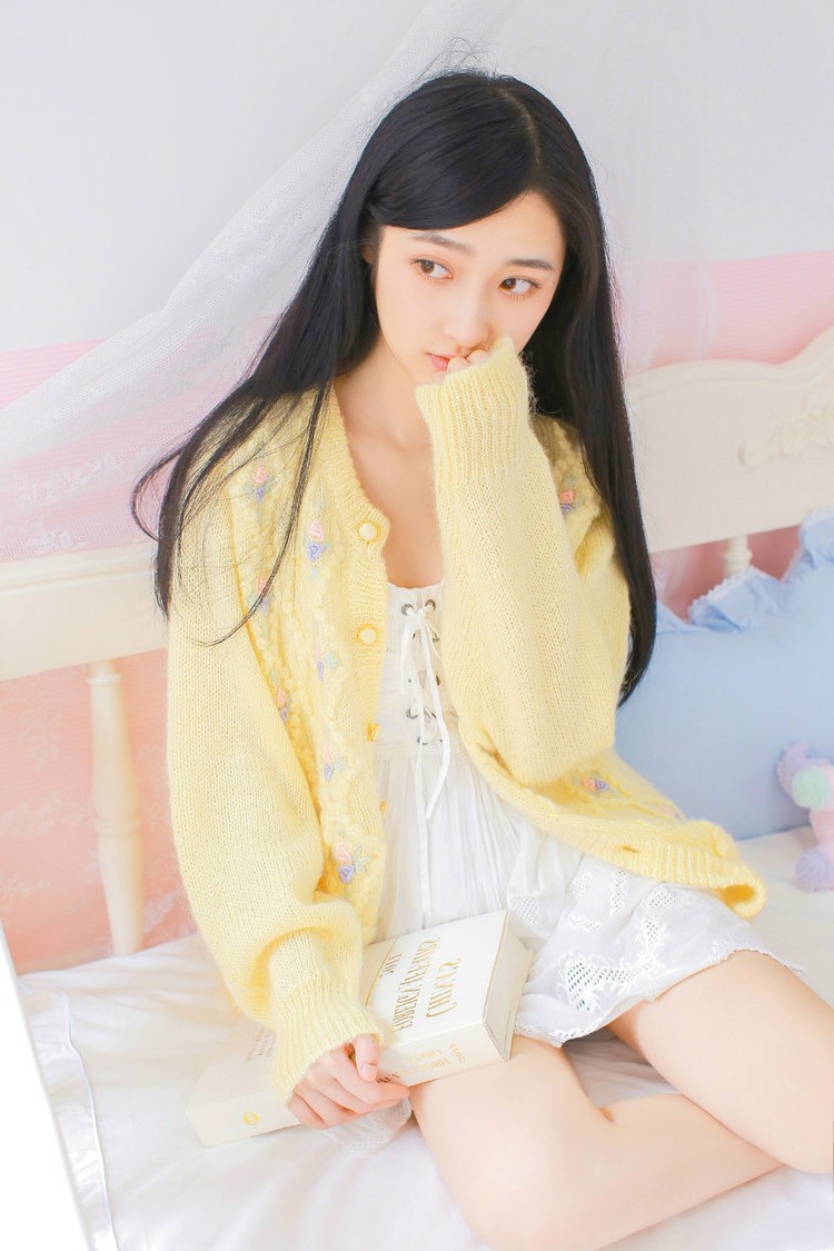 一个清纯淡雅,美丽迷人的可爱小姑娘!