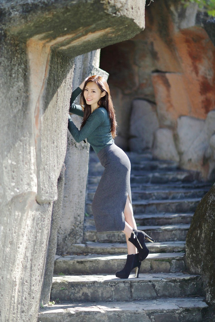 人像摄影(户外里的长发素颜美女姐姐)