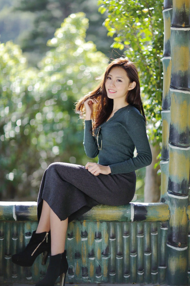 人像摄影(户外里的长发素颜美女姐姐)