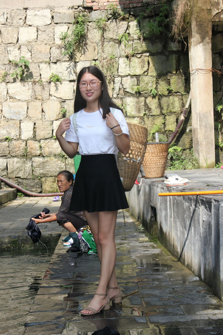 在湘西,这种漂亮的小背篓随处可见,最后一张图给我满满的回忆