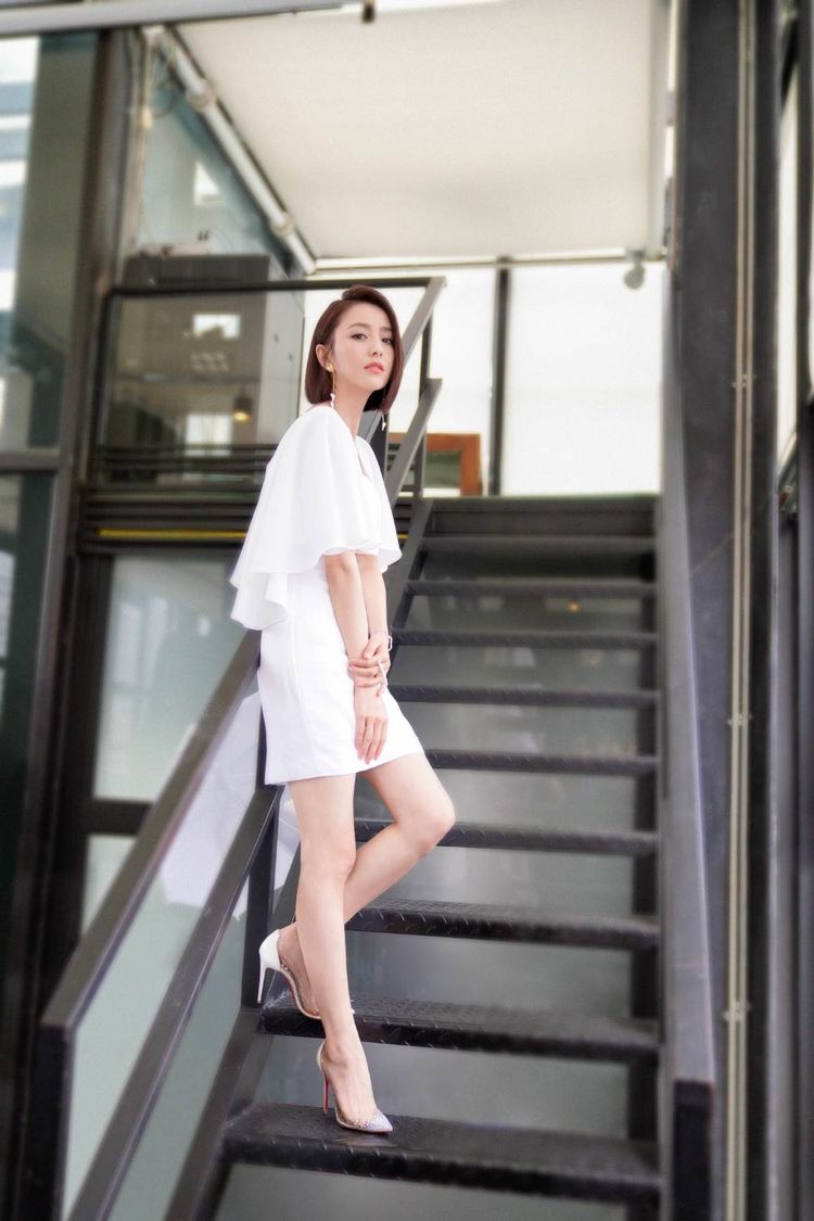 她产后被老公出轨,却说自己配不上老公,33岁美得无与伦比!