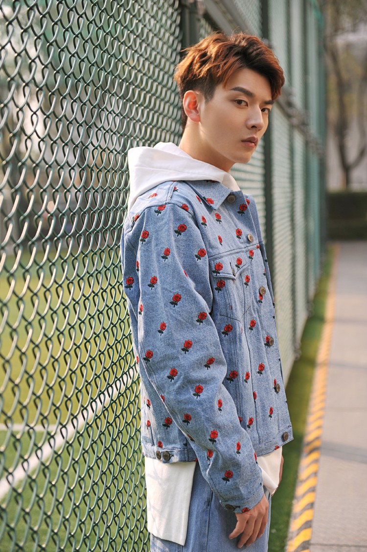 杨川北最新写真曝光 单眼皮欧巴上线俘获少女心