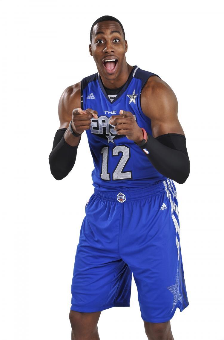 单节11篮板, 全场24篮板, 这样的霍华德好像在哪见过!