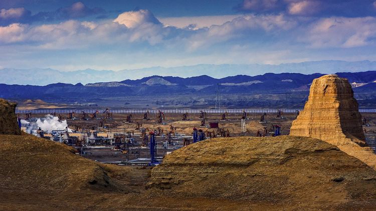 我国第一个产量上千万吨的大油田, 不是大庆而在新疆!