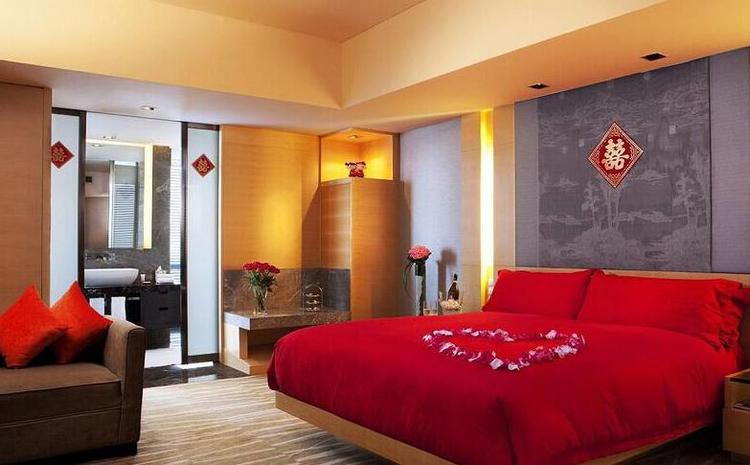 小姑送一房子给我们结婚住,去冰箱拿东西吃听到些话,我怒摔椅子