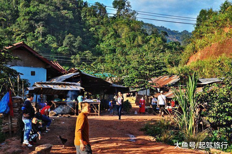 老挝人的"古寨"不敢恭维, 和中国五线地区的农村有一拼