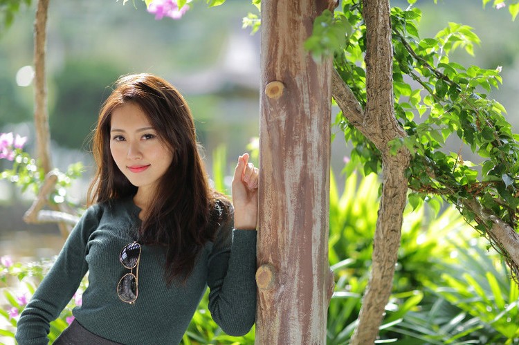 人像摄影(户外里的长发素颜美女姐姐)