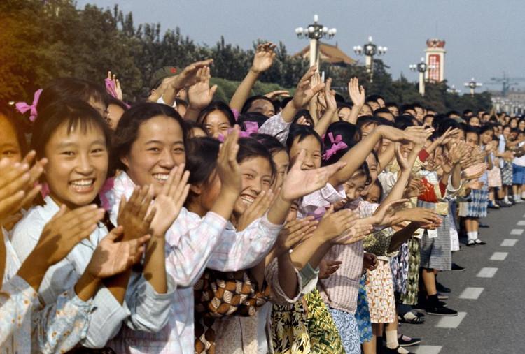高清老照片: 七十年代的中国人形象, 当时满大街都看不到一个胖子
