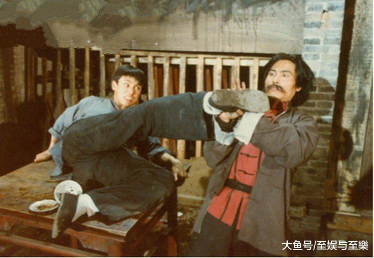 说到感情,熊长贵的妻子叫王萍,也是四川武术队的,擅长女子长拳,刀术