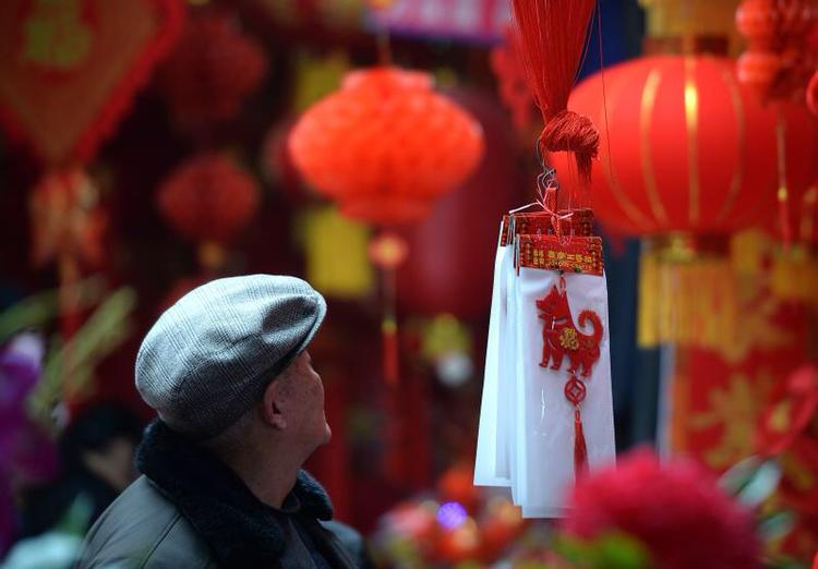 小年开启热闹春节模式 成都荷花池一片喜气景象