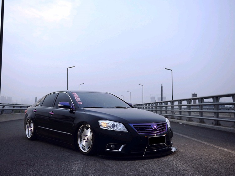 丰田凯美瑞这款车型在玩车圈并不是热门的改装车型,或许因为购买这辆