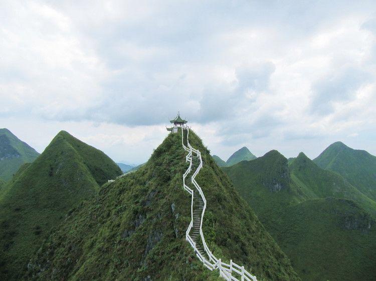 山路十八弯不止云南有 广西这条路毫不逊色