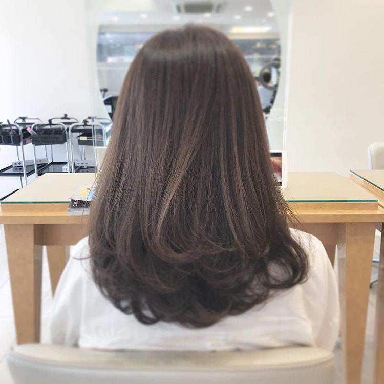 发尾卷一卷的发型今年最流行