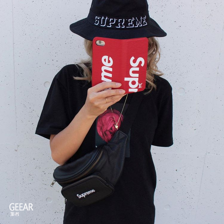 这位ins上的潮流女生用supreme穿出专属女孩的甜美风格