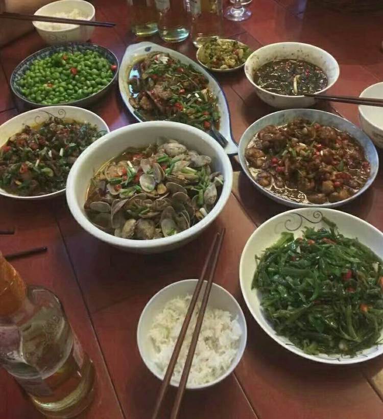 请朋友在家吃饭,老婆做了一桌菜,让我太有面子了!