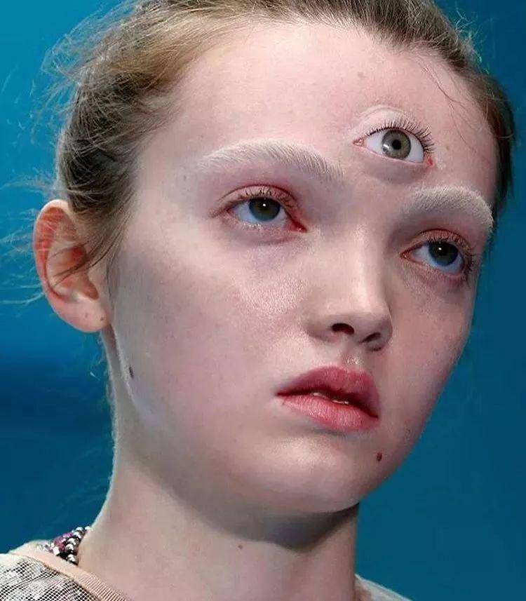 3d打印也时尚gucci时装周拎着人头走秀