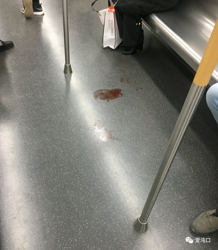 东风大道地铁站3号线上发现一滩血渍