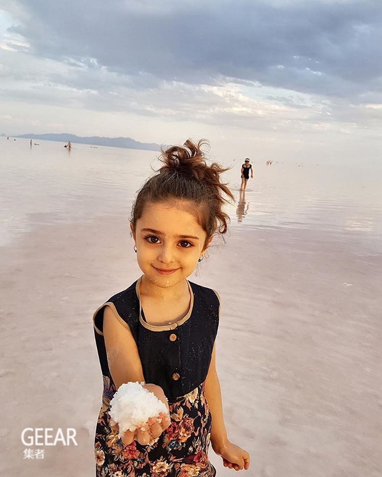 全世界最美丽的小女孩:美到被跟踪,爸爸辞职当保镖!