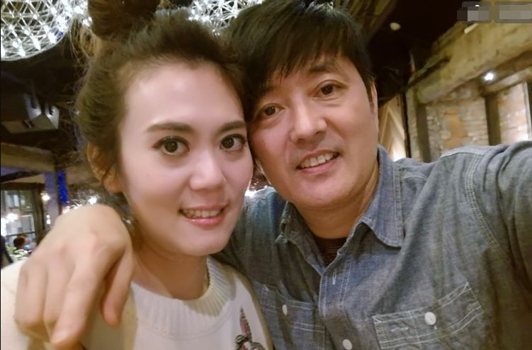 不过这样的李志希,反而活的更为自由自在,有才不怕在家中,他年纪刚好