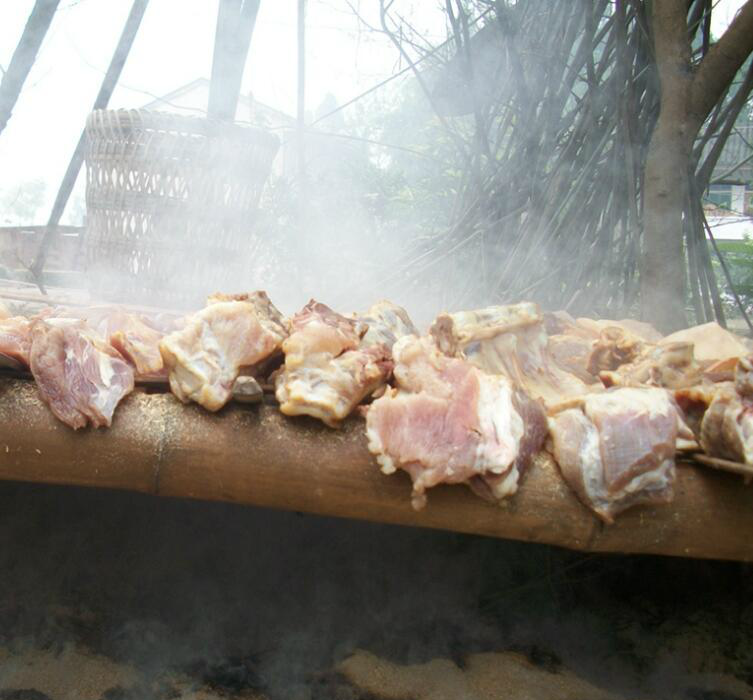 贵州老农自制竹熏腊肉,贼好吃,城里人来都一箱一箱的买