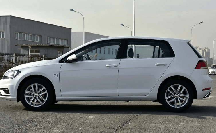 同样是大众旗下的车,两厢车的价格甚至超过大众三厢车,这就能说明点