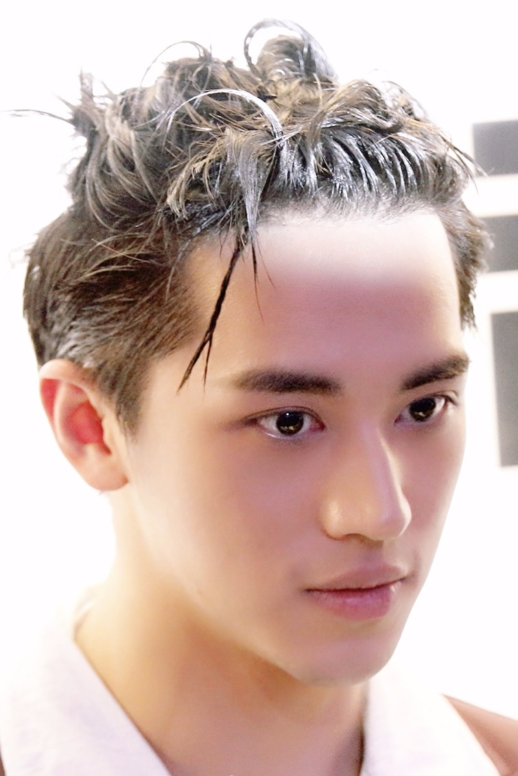 帅得发光的额头美貌许魏洲酷炫新发型惊艳全场