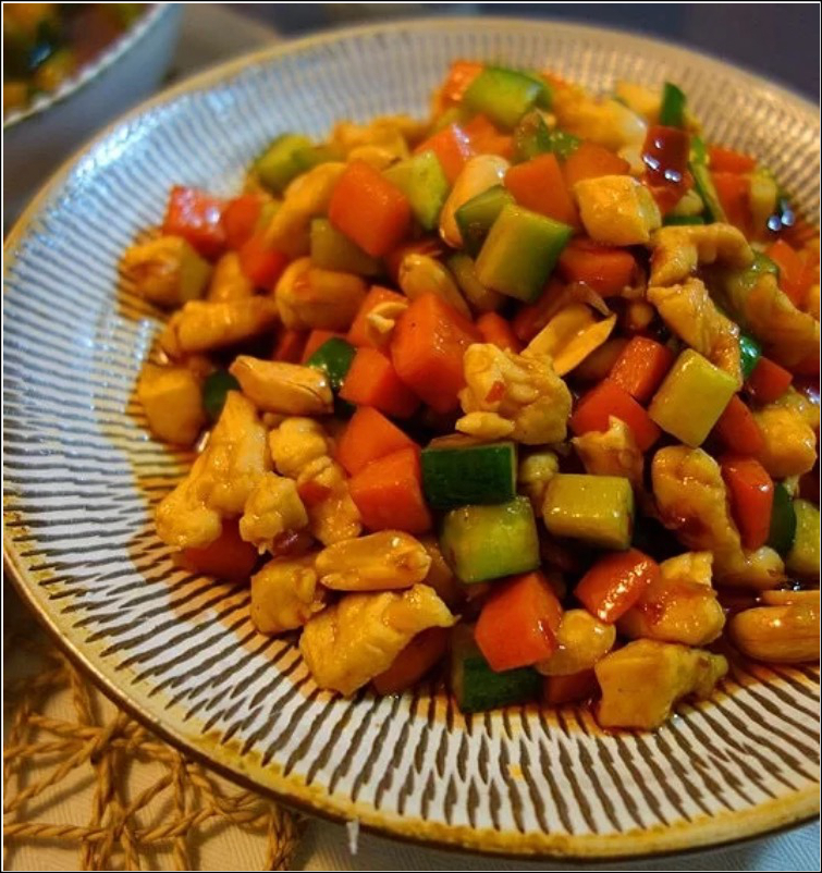 宫保鸡丁,原来如此简单方法就能做出来,超好味!