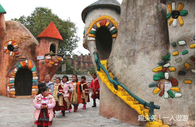 小矮人国 被圈养起来赚钱?