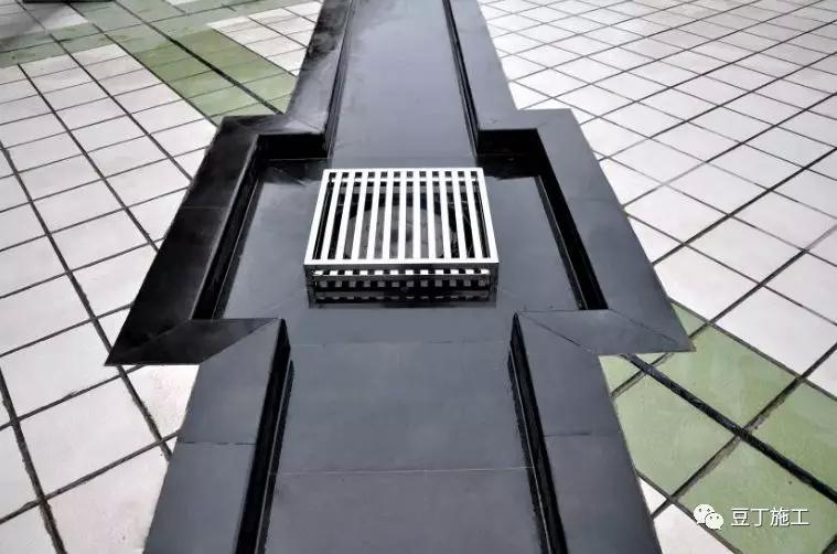 水落口居天沟中,采用立体可拆水箅子穿墙式水落口做法6,屋面细部①