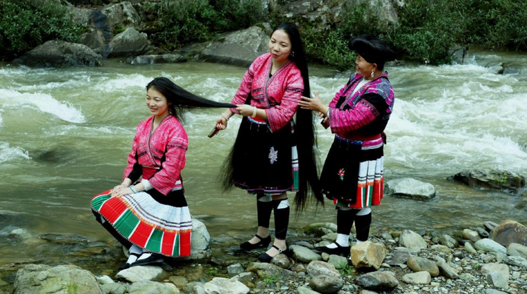 世界第一"长发村",每户妇女头发都超一米长