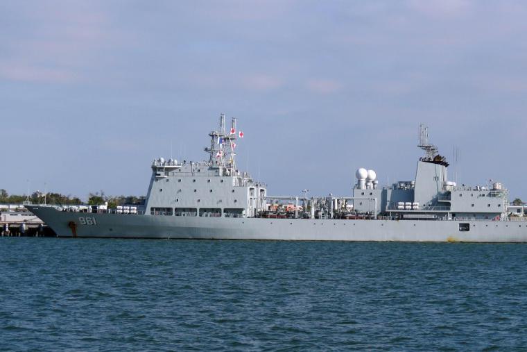 细说我军岛礁补给舰发展:补给神器,可能绝唱