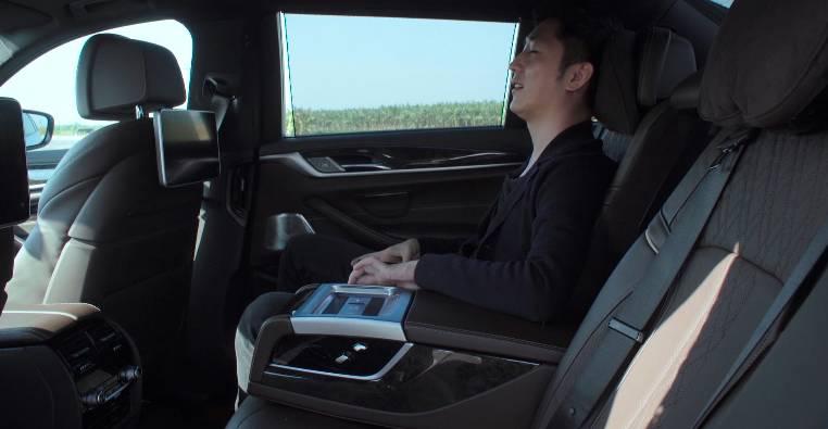 今天就来颠覆你"开宝马,坐奔驰"的理念,新宝马530li xdrive.
