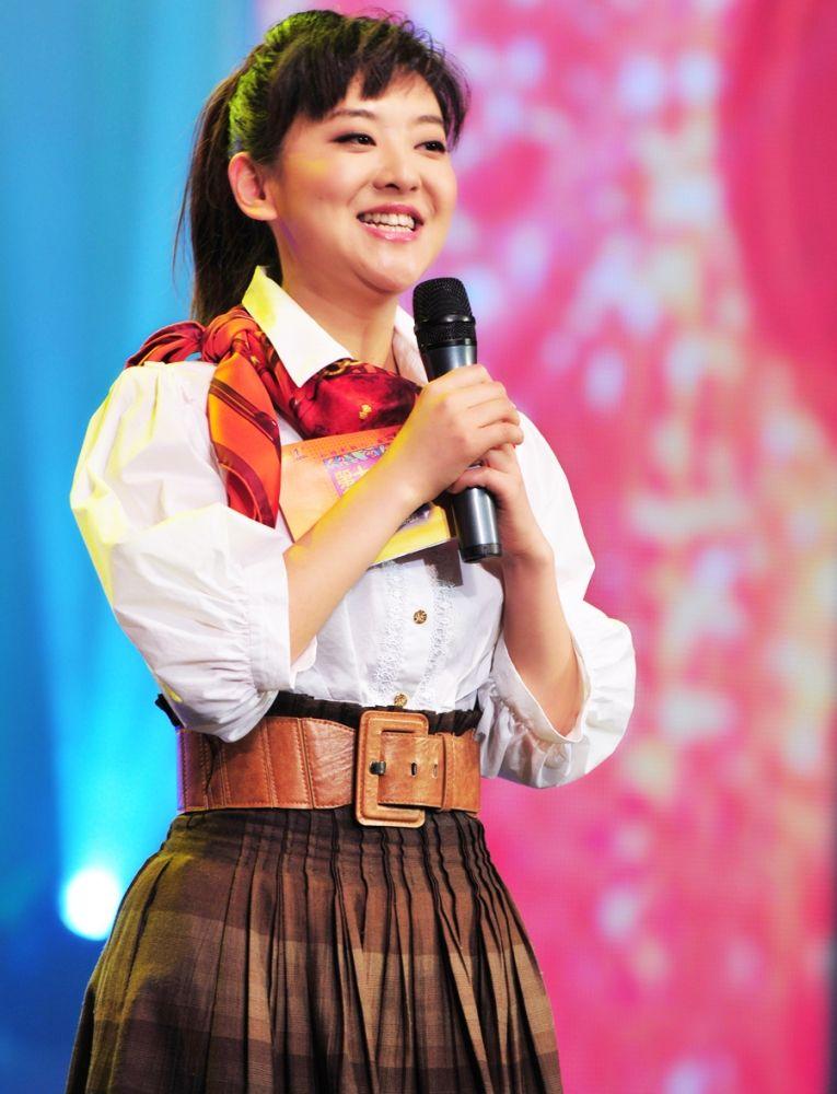 2018央视春晚主持人曝光, 40岁女主播第一次登台, 有来头!