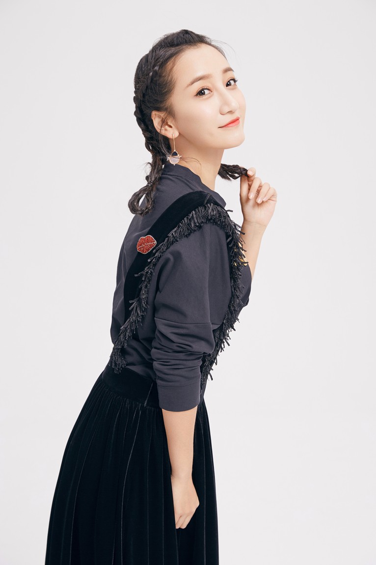 禹童清新写真上线 娇俏少女甜美灵动