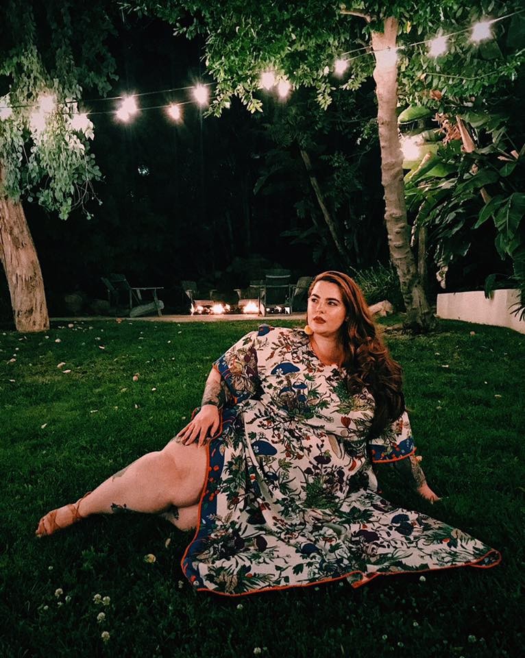 泰斯·霍丽迪: 一个美的不同寻常的胖女孩|美的|泰斯|霍丽迪_新浪新闻